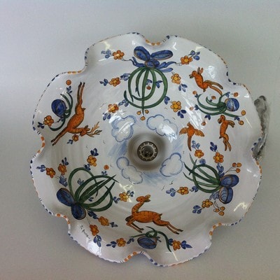 Artistic italian pottery of Albisola - Majolioca, complete chandelier wire and cup.